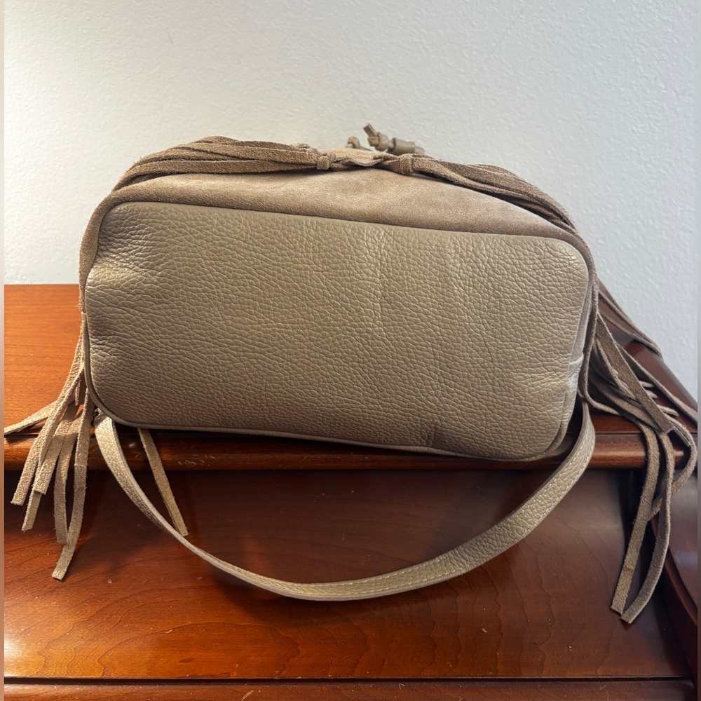 Diva’s Bag Fringe Suede Bucket Bag - Picture 11 of 14